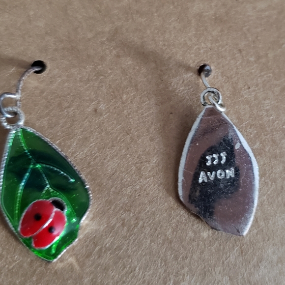 Bundle of 3 pairs of earrings. Very pretty. Green leaves marked Jj jonette Avon - Picture 9 of 9